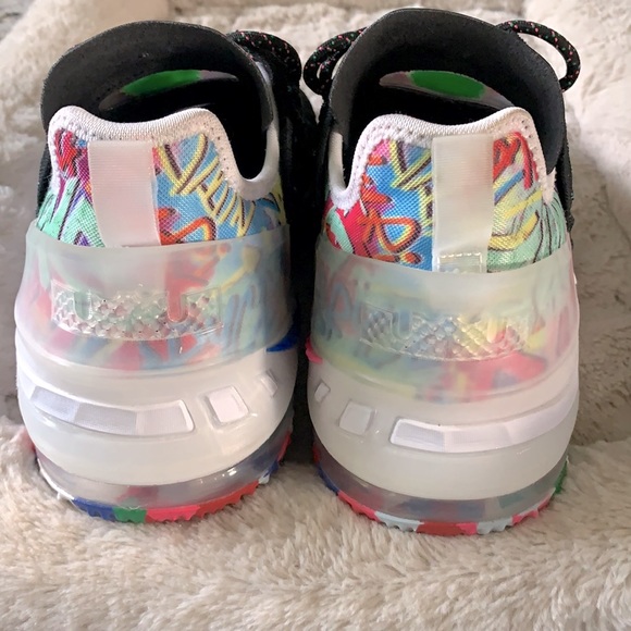 Nike LeBron 18 multi color (GS) - Picture 4 of 7